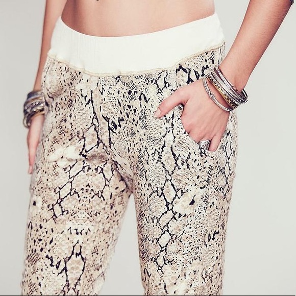 Spell Aloha Python Slouchie - Picture 4 of 8