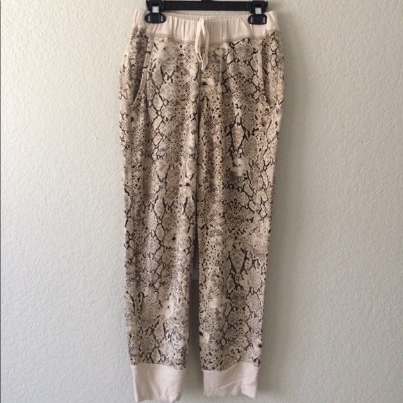 Spell Aloha Python Slouchie - Picture 5 of 8