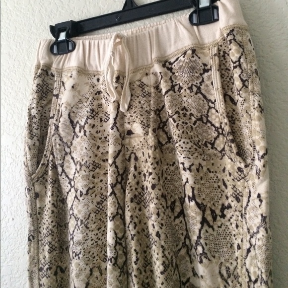 Spell Aloha Python Slouchie - Picture 6 of 8