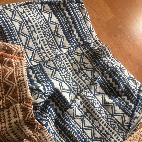 LOOT SIZE SMALL WOMEN SHORTS NEVER WORN!!!!! - Picture 2 of 5