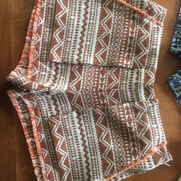 LOOT SIZE SMALL WOMEN SHORTS NEVER WORN!!!!! - Picture 3 of 5