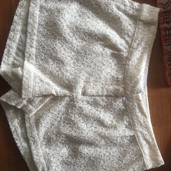 LOOT SIZE SMALL WOMEN SHORTS NEVER WORN!!!!! - Picture 4 of 5