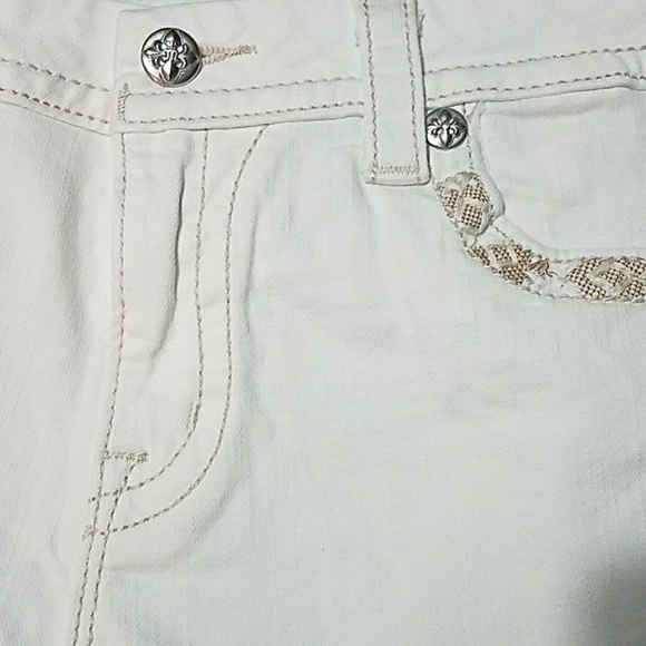 MISS ME EASY STRETCH SHORT - Picture 5 of 7