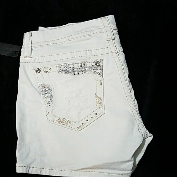 MISS ME EASY STRETCH SHORT - Picture 7 of 7