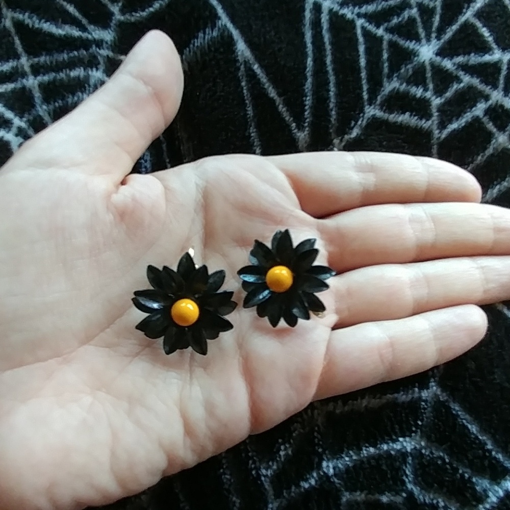 Vintage black flower clip on earings