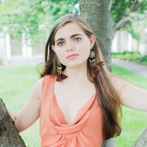 Meet your Posher, Moira