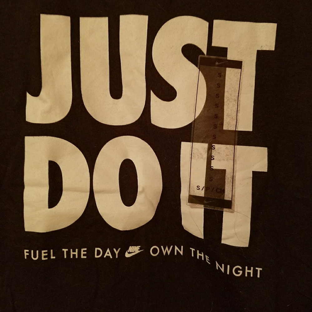 Nike T-shirt - Black - Brand New with Tags - Picture 1 of 3