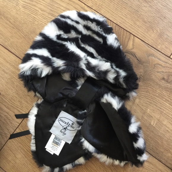 Mudpie Zebra faux fur beret and scarfette - Picture 3 of 5