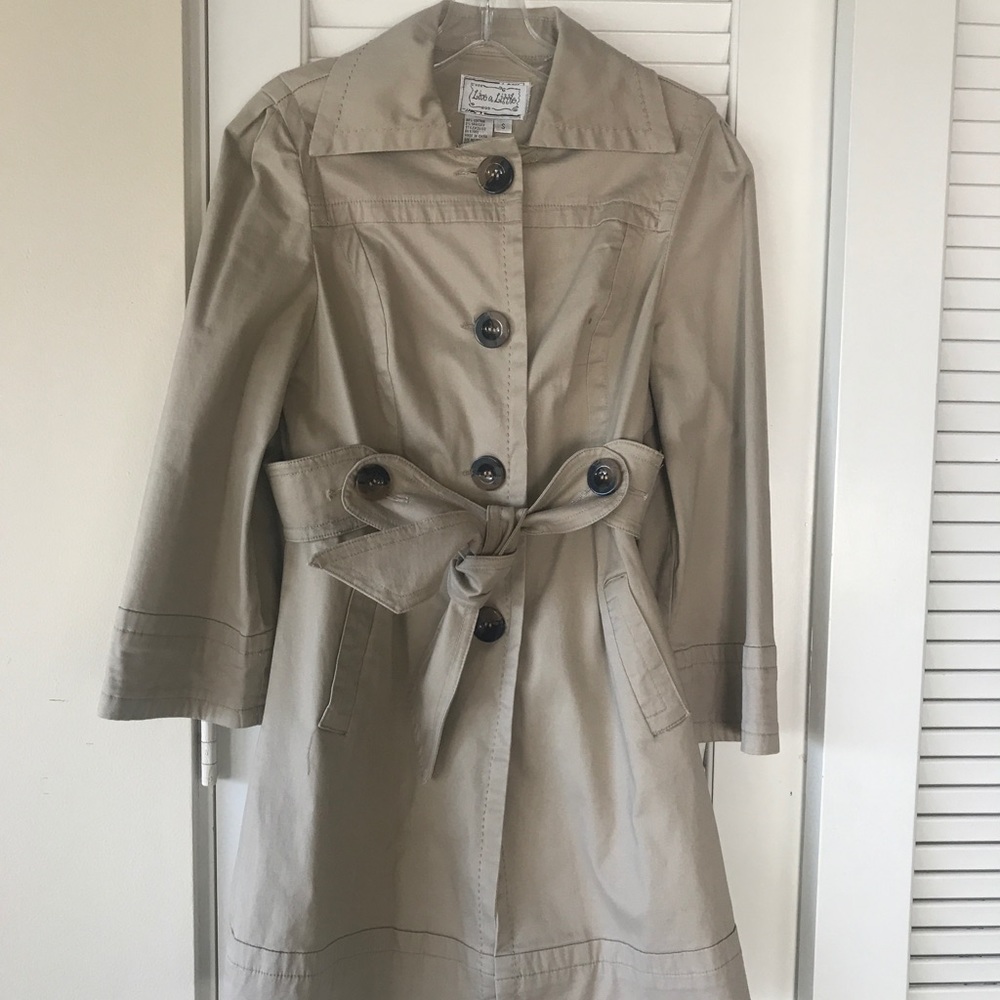 Trench Coat by Live a Little
Size small