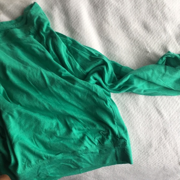 Long sleeve slouchy green VS top - Picture 3 of 3