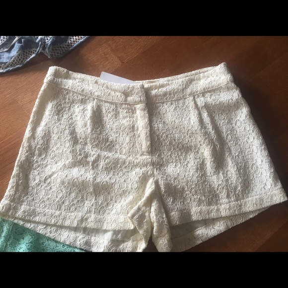 LOOT WOMENS SIZE MEDIUM SHORTS!!! New with tags!!! - Picture 4 of 6