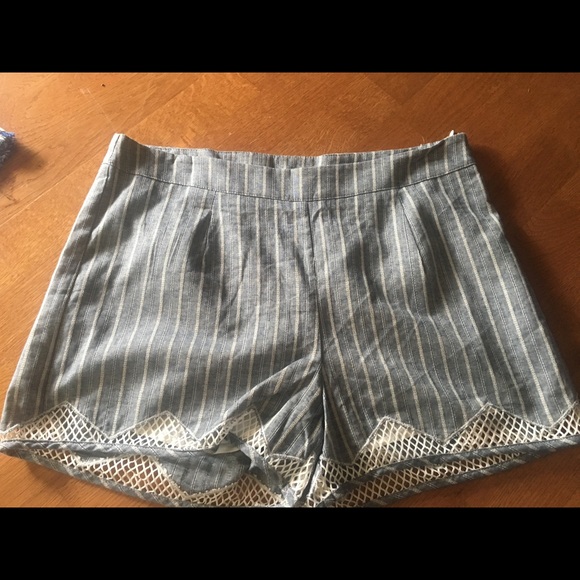LOOT WOMENS SIZE MEDIUM SHORTS!!! New with tags!!! - Picture 5 of 6