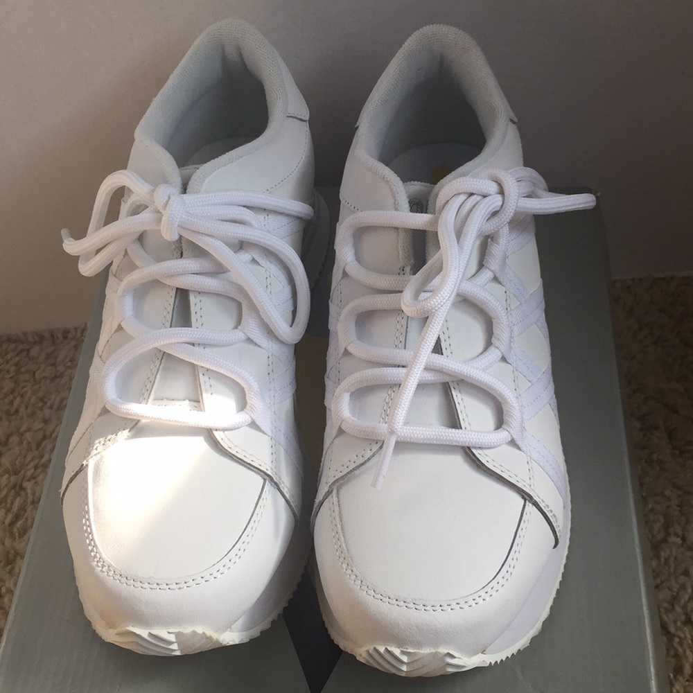NWB VOLATILE WHITE PLATFORM SNEAKERS SIZE 10