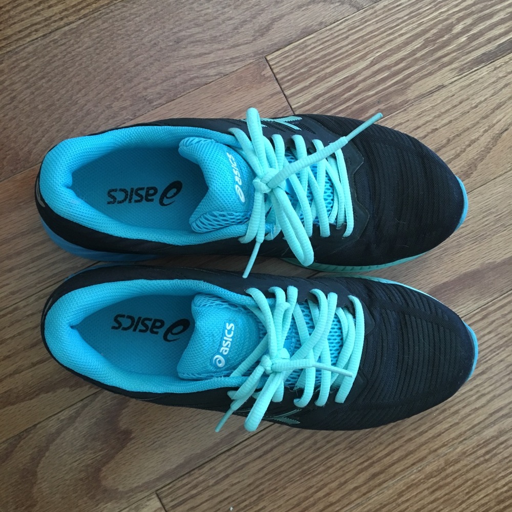 👑LAST CALL MOVING SALE👑! Asics fuzex sneakers