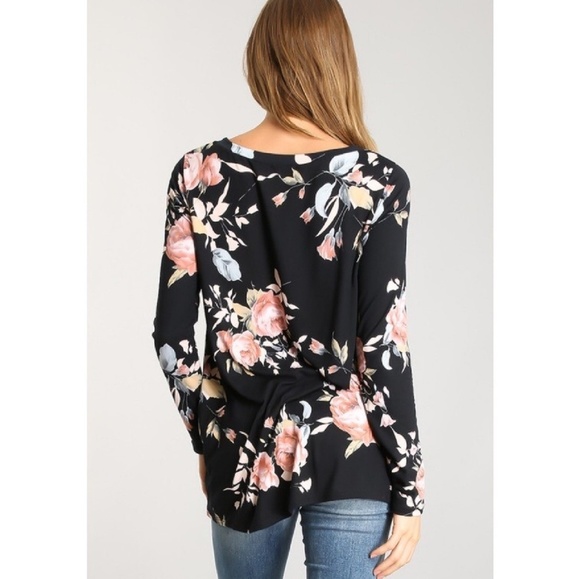 ONE Small LEFT! floral long sleeve, twist hem - Picture 3 of 3