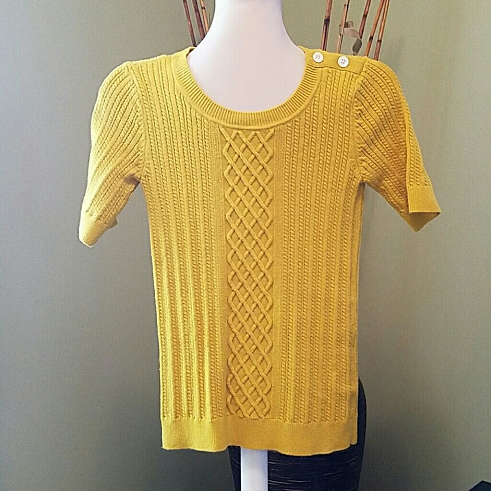 Short sleeved sweater