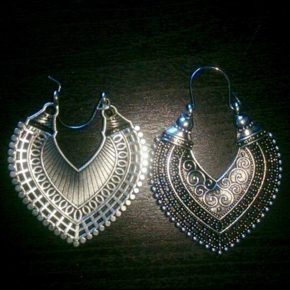 Heart Drops- Tibetan Boho Vintage Antique Silver - Picture 3 of 4