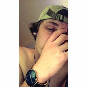 Meet your Posher, Dustin