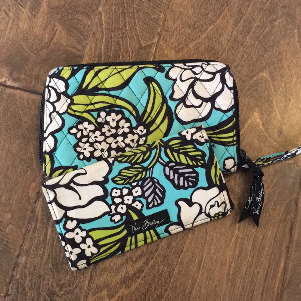 🌴 Vera Bradley Wallet/ Checkbook- Island Blooms