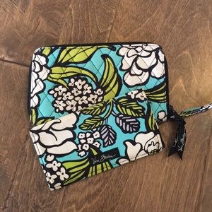 🌴 Vera Bradley Wallet/ Checkbook- Island Blooms
