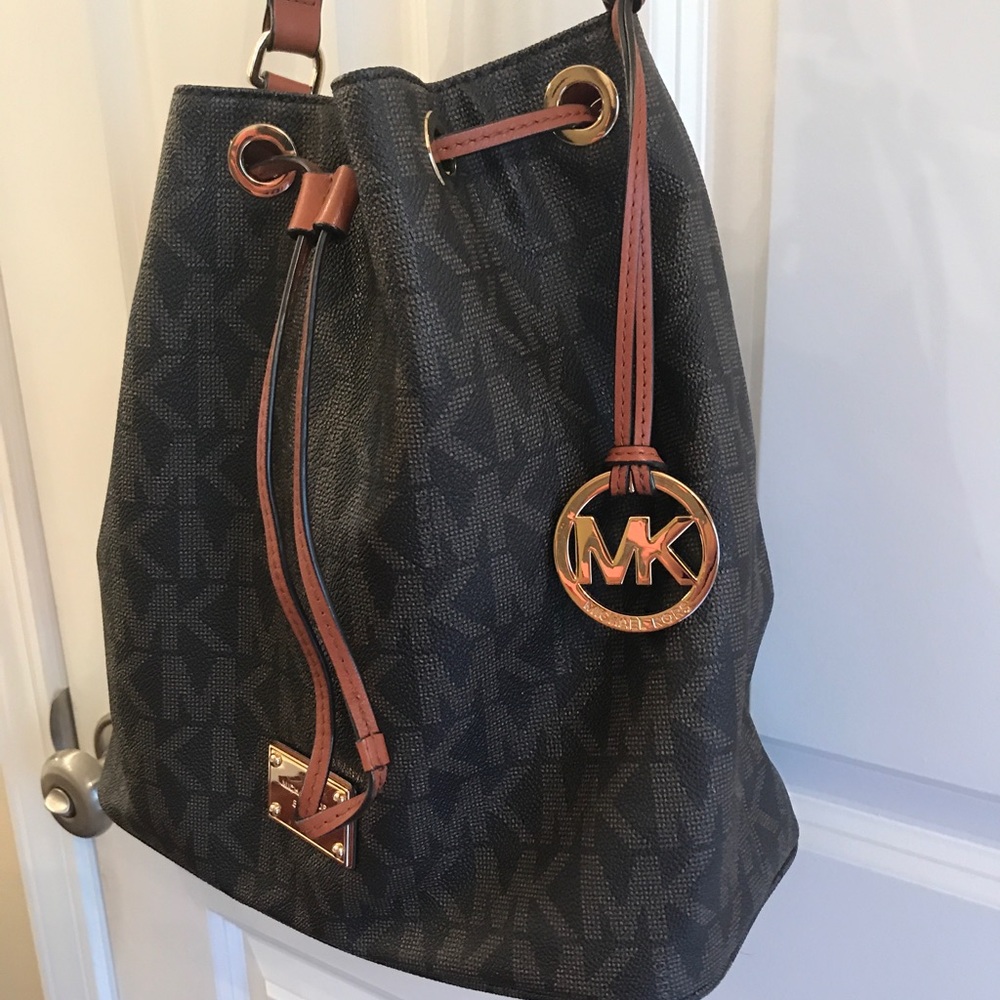 Michael Kors Bucket  Bag