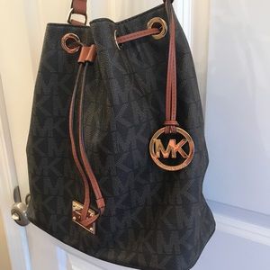 Michael Kors Bucket  Bag