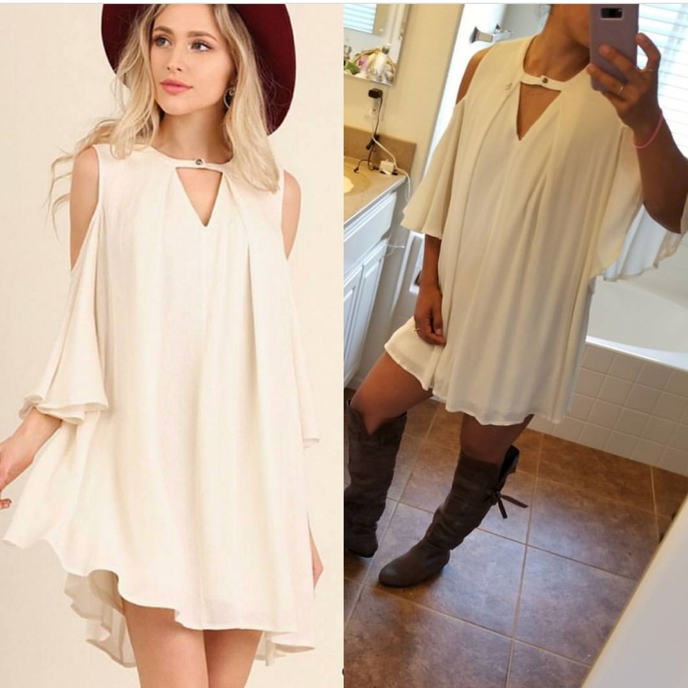 LAST MED Umgee keyhole bell sleeve dress - Picture 3 of 5