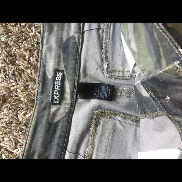 Camo shorts - Picture 2 of 3