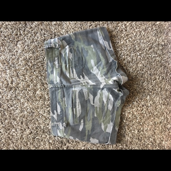 Camo shorts - Picture 3 of 3