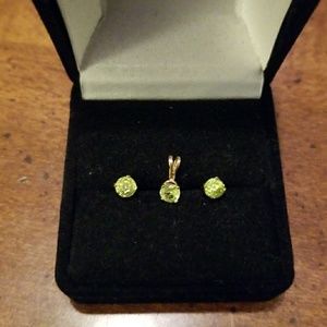 14kt YG and Peridot Earrings and Pendant!