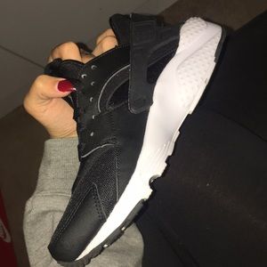 Nike hauraches worn twice
