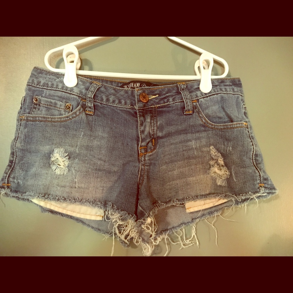 Size 9 ZCOJEANS denim cutoff shorts! Super shorty