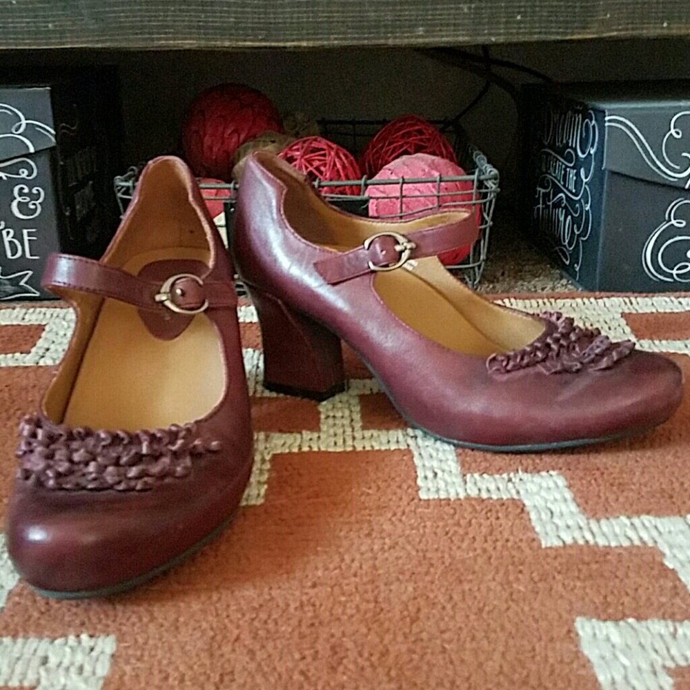 Earthies leather heel