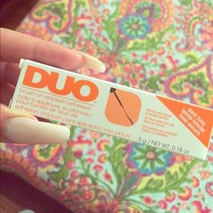 Duo eyelash adhesive in black