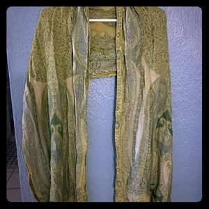 Pashmina with green tapestry design