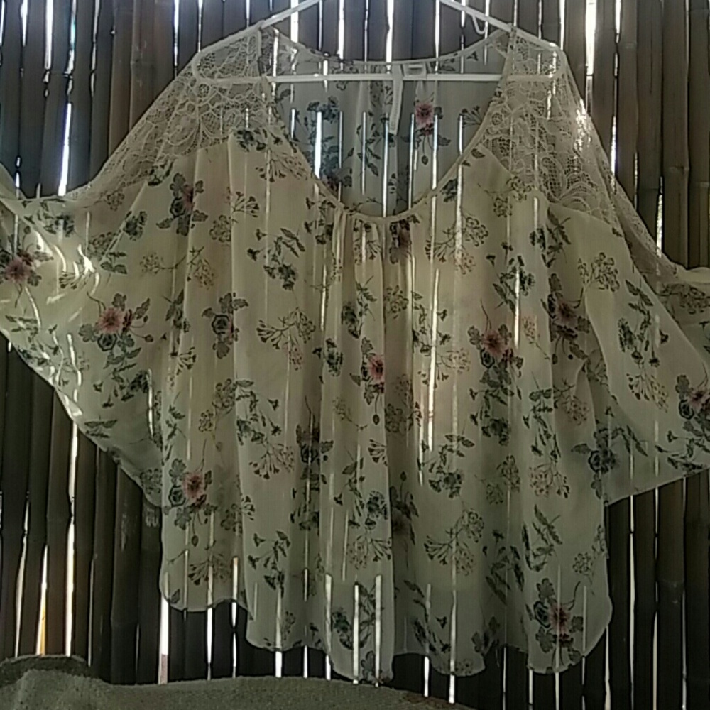 Very pretty. Good condition
