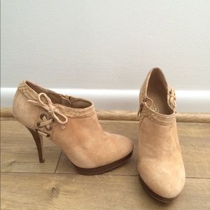 Coach Beatrice Pumps