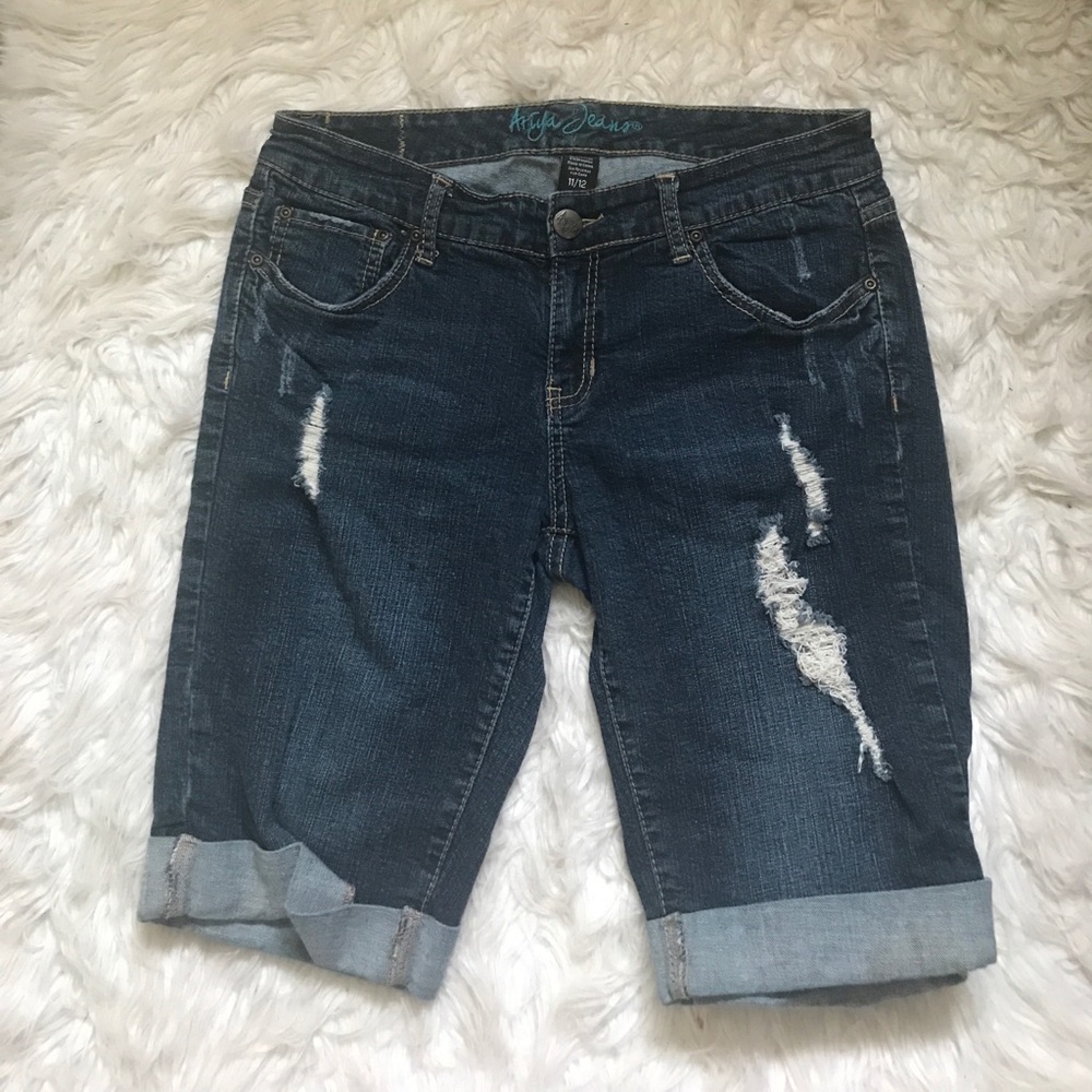 DISTRESSED KNEE-LENGTH JEANS 💙