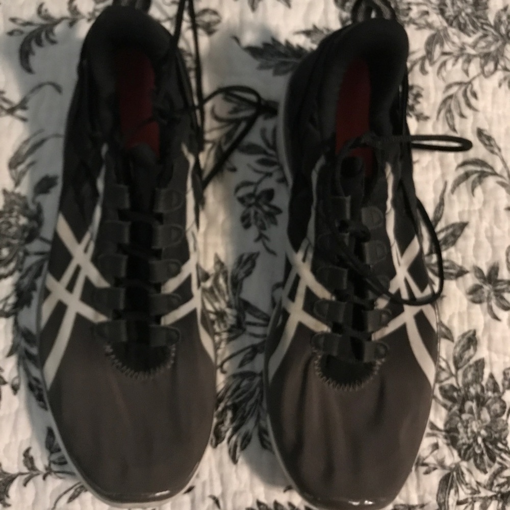 🌟CLOSET CLEAN OUT🌟 Asics training shoes