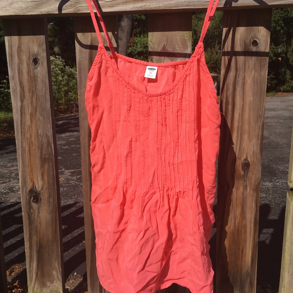 Old navy pink tank top XS never worn