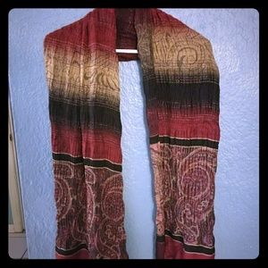 Scarf/wrap: red, with gold accents