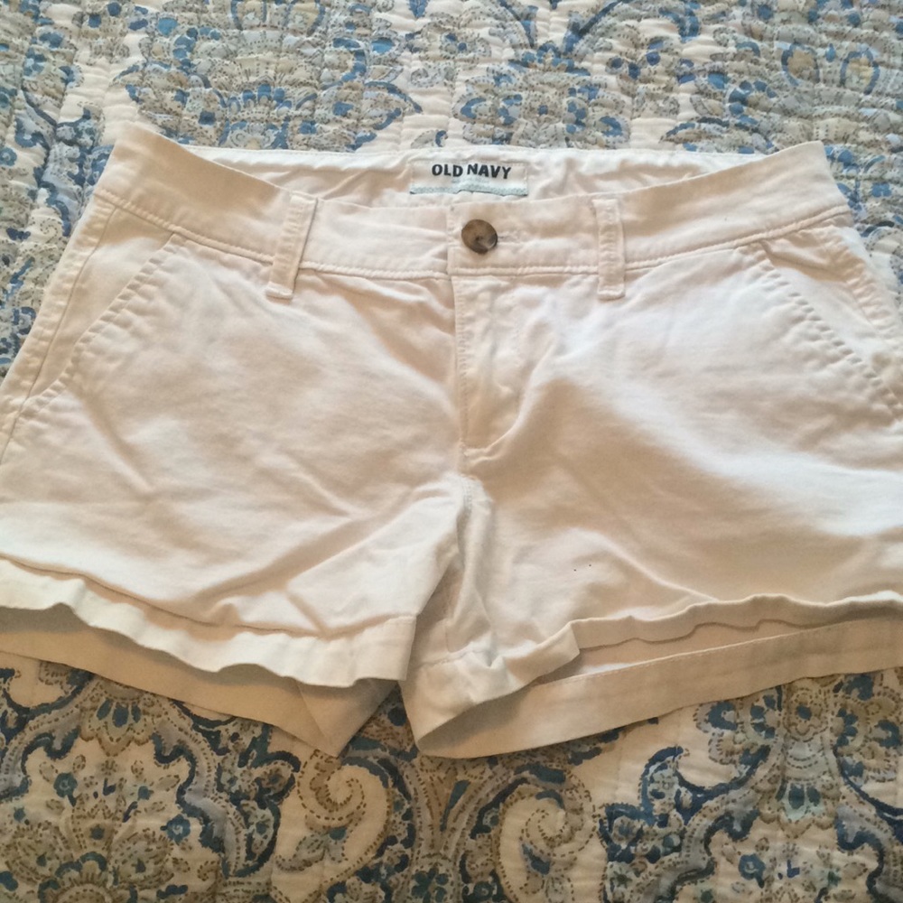 White shorts - Old Navy
