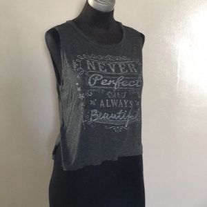 CLOSET CLOSING SOON - Sleeveless graphic tshirt