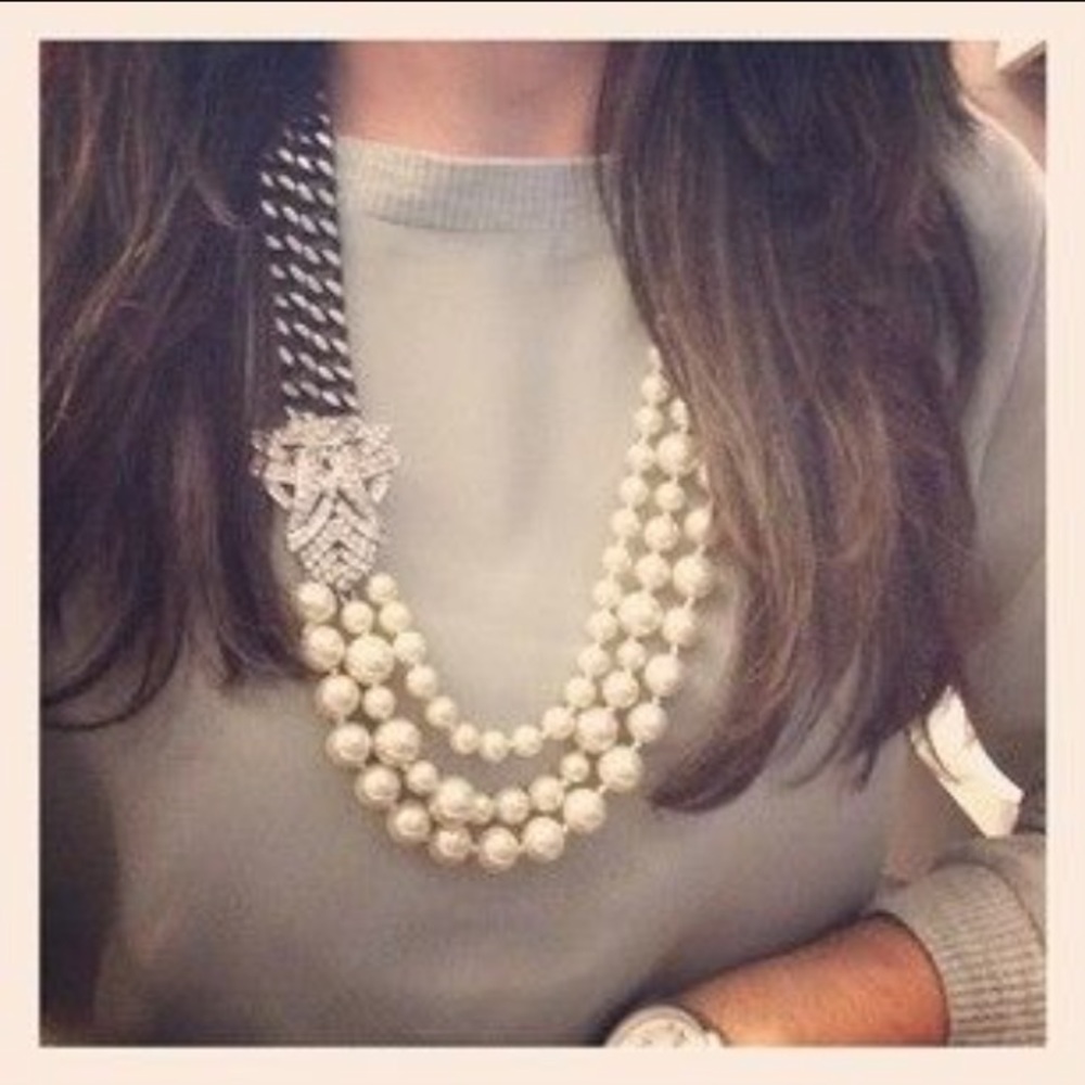 Beautiful Daisy Pearl necklace NIB