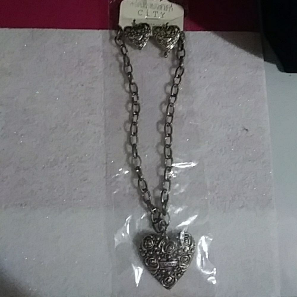 Brand new neckless with earrings to match
