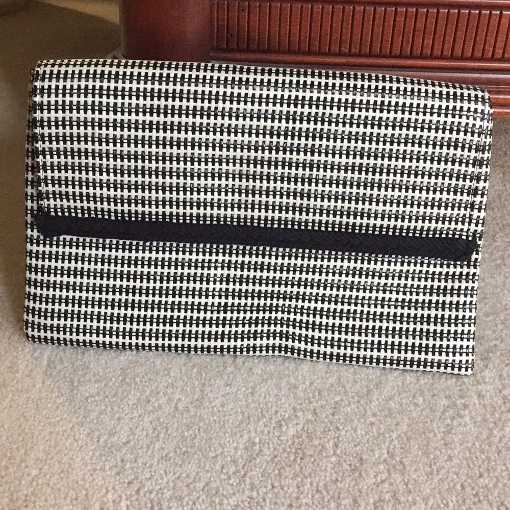 Stella & Dot city slim clutch