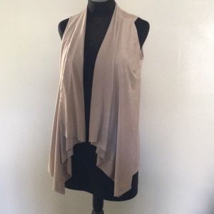 CLOSET CLOSING-Tan sleeveless asymmetrical vest