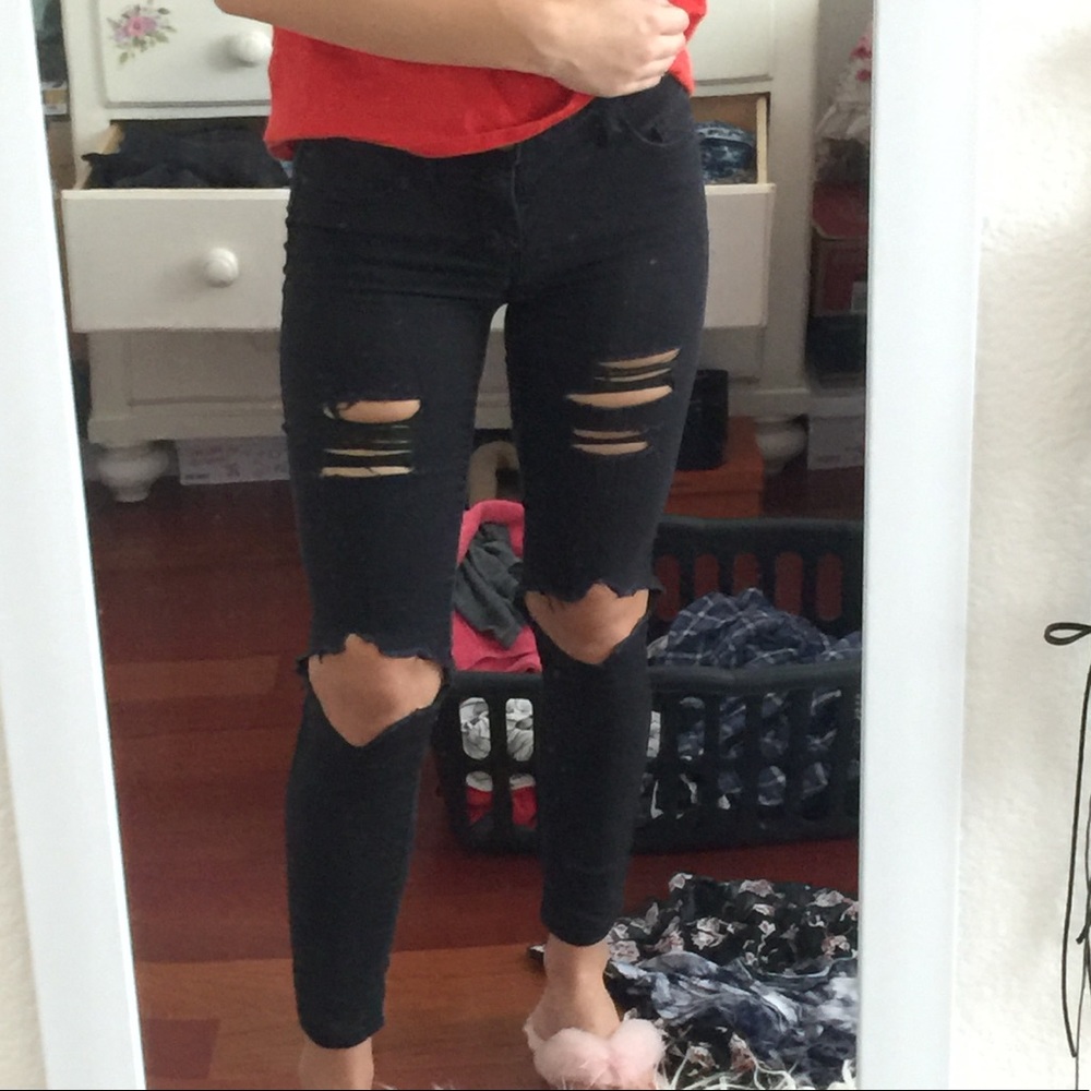 black distressed skinny jeans