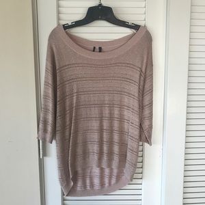 Guess "light sweater"
Size small