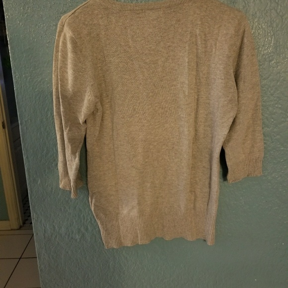 3/4 sleeve v-neck sweater - Picture 2 of 3